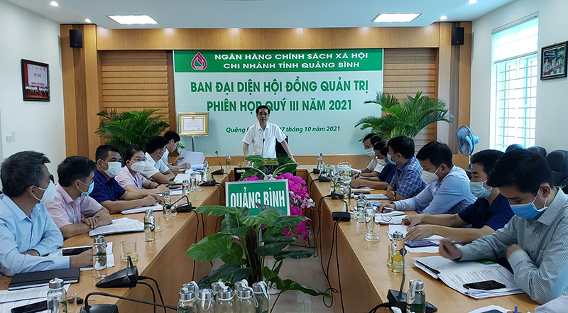 Đồng chí Phó Chủ tịch UBND tỉnh Phan Manh Hùng phát biểu kết luận tại phiên họp.