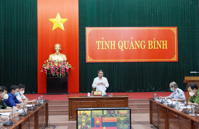 Đồng chí Phó Chủ tịch UBND tỉnh Phan Mạnh Hùng phát biểu tại hội nghị.