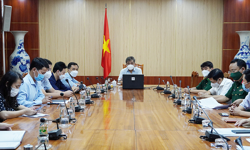 Đồng chí Phó Chủ tịch Thường trực UBND tỉnh Đoàn Ngọc Lâm và các đại diểu dự buổi lễ tại điểm cầu tỉnh Quảng Bình.