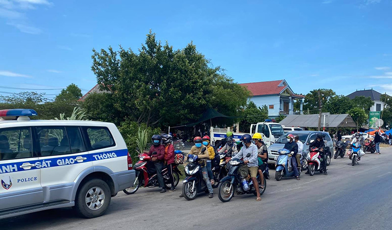 Đồng hành cùng bà con trên đường về quê hương!