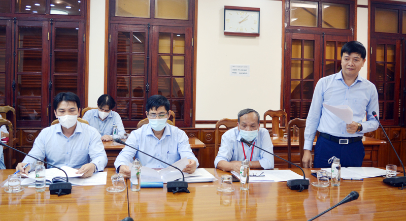 Giám đốc Sở Khoa học và Công nghệ báo cáo tình hình triển khai Hội thi sáng tạo kỹ thuật tỉnh lần thứ IX.