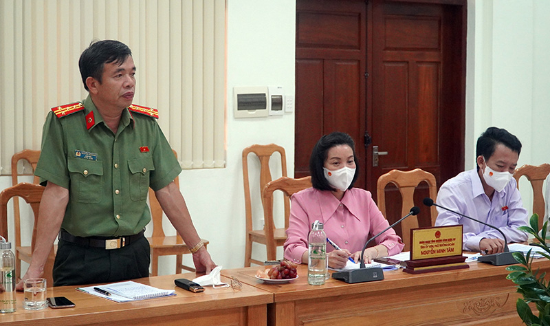 Đại biểu Nguyễn Tiến Nam phát biểu tại buổi khảo sát