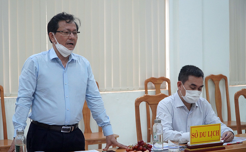 Các đại biểu thảo luận tại buổi khảo sát