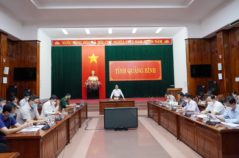 Đồng chí Phó Chủ tịch UBND tỉnh Phan Mạnh Hùng phát biểu đặt vấn đề buổi làm việc.