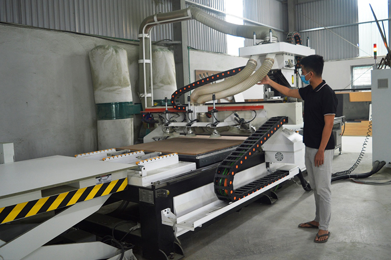 Công ty TNHH Tư vấn thiết kế và xây dựng Ngô Hoàng đầu tư nhiều thiết bị máy móc hiện đại để nâng cao chất lượng sản phẩm, giảm phát thải gây ô nhiễm môi trường.