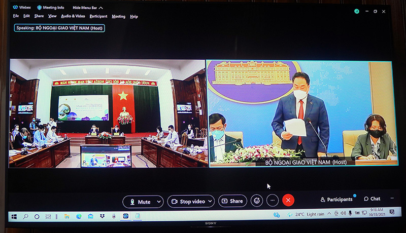Đại biểu dự tọa đàm tại điểm cầu Bộ Ngoại giao