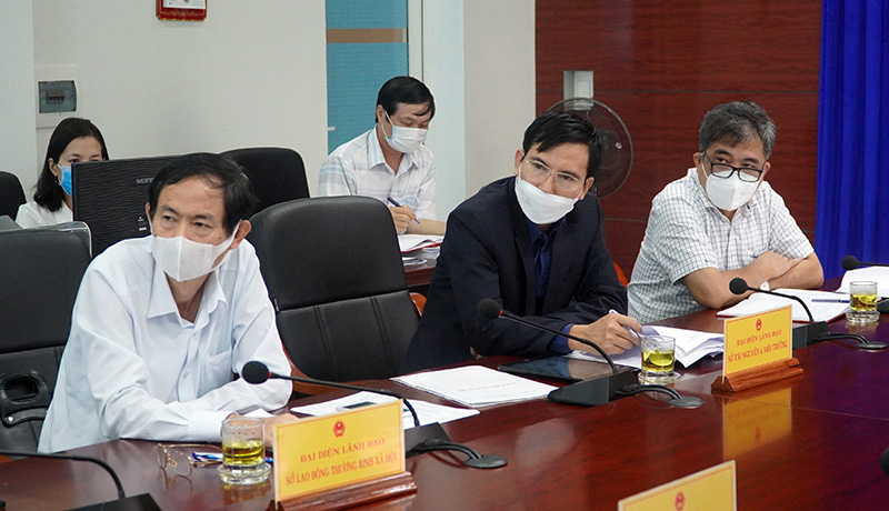 Các đồng chí lãnh đạo tỉnh tại buổi tiếp dân và đối thoại với dân tháng 10-2021.