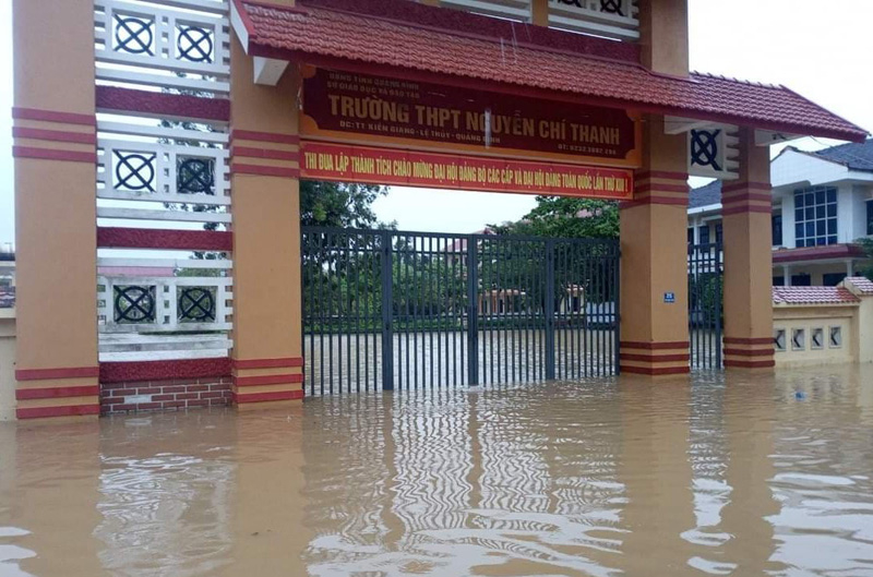 Nhiều trường học cũng bị ngập lũ