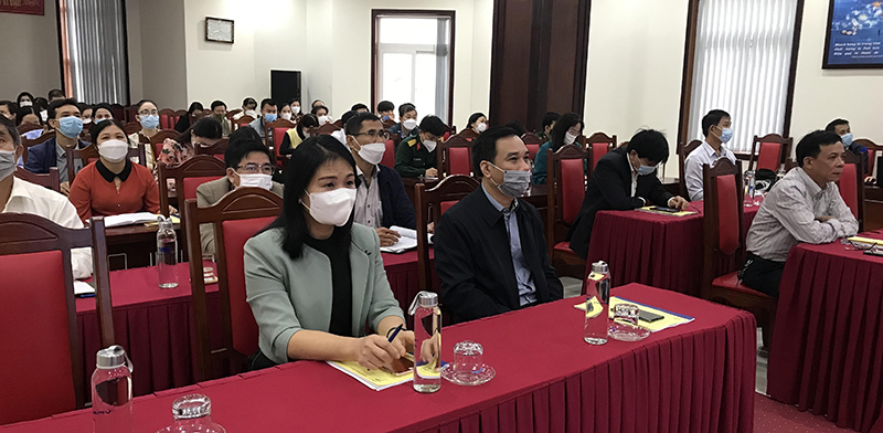 Các đại biểu tham gia lớp bồi dưỡng tại điểm cầu trung tâm.