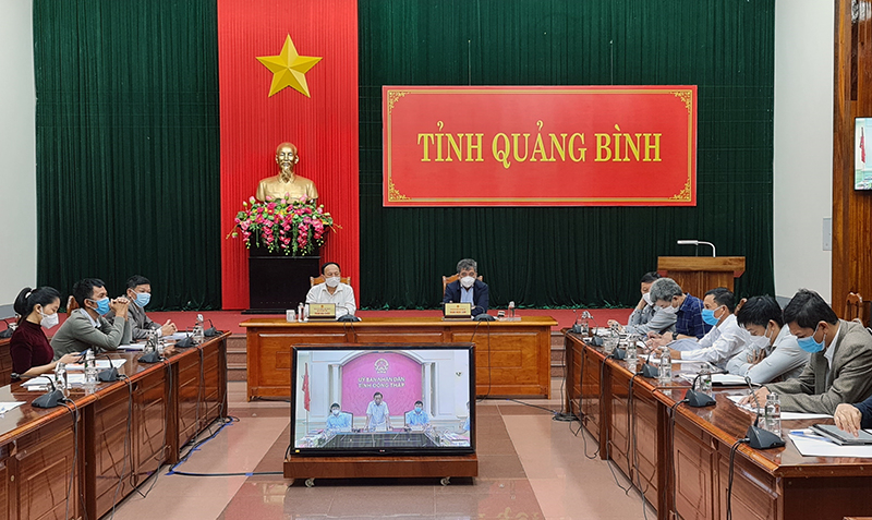 Đồng chí Phó Bí thư Thường trực Tỉnh ủy Trần Hải Châu và Phó Chủ tịch Thường trực UBND tỉnh Đoàn Ngọc Lâm tham dự hội nghị tại điểm cầu tỉnh Quảng Bình.