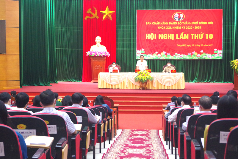 Đồng chí Bí thư Thành ủy Trần Phong chủ trì hội nghị.