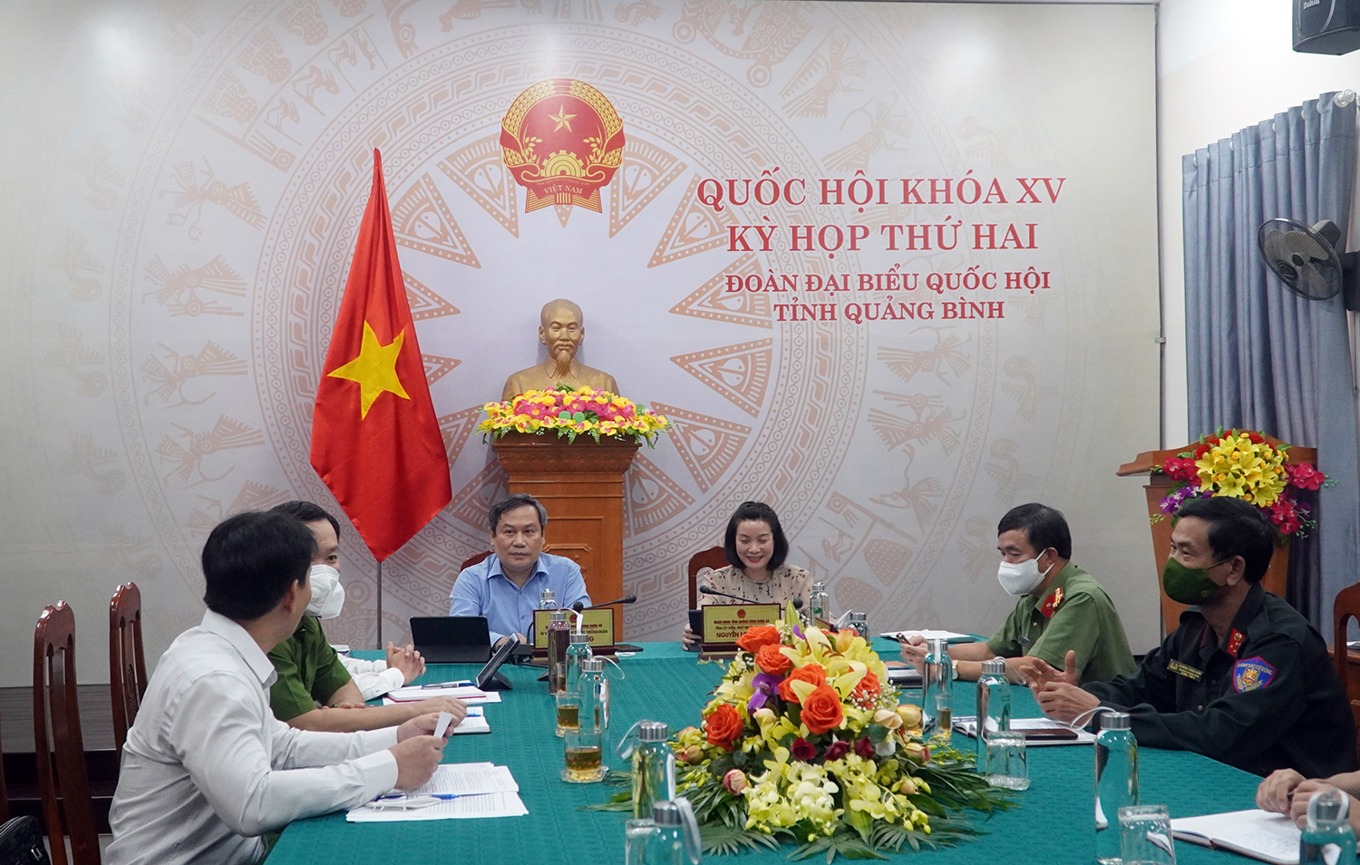 Đoàn Đại biểu Quốc hội tỉnh trong phiên thảo luận tại tổ