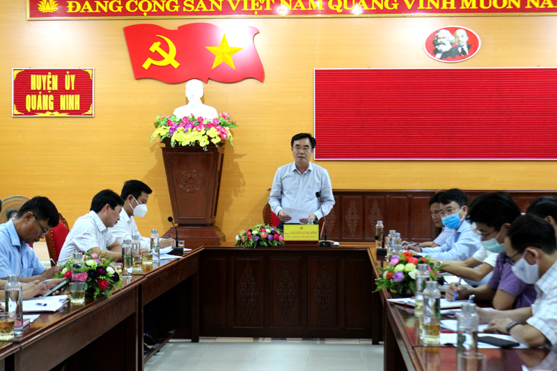 Đồng chí Trưởng ban Nội chính Tỉnh ủy Nguyên Lương Bình phát biểu tại buổi làm việc.