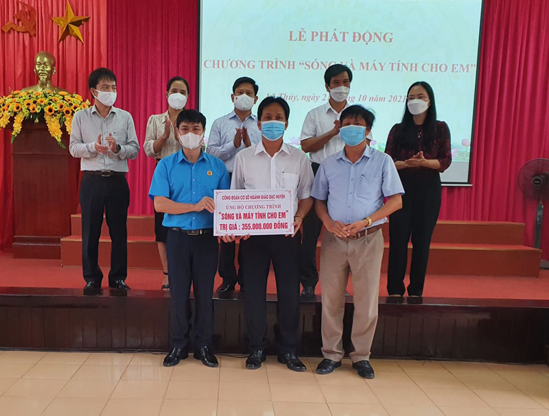 Công đoàn cơ sở ngành Giáo dục huyện Lệ Thủy ủng hộ 355 triệu đồng