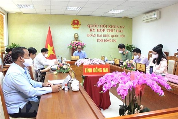 Các đại biểu Quốc hội tỉnh Đồng Nai tham gia phiên thảo luận ở tổ tại điểm cầu tỉnh Đồng Nai đối với từng dự án luật. (Ảnh: Nguyễn Văn Việt/TTXVN)