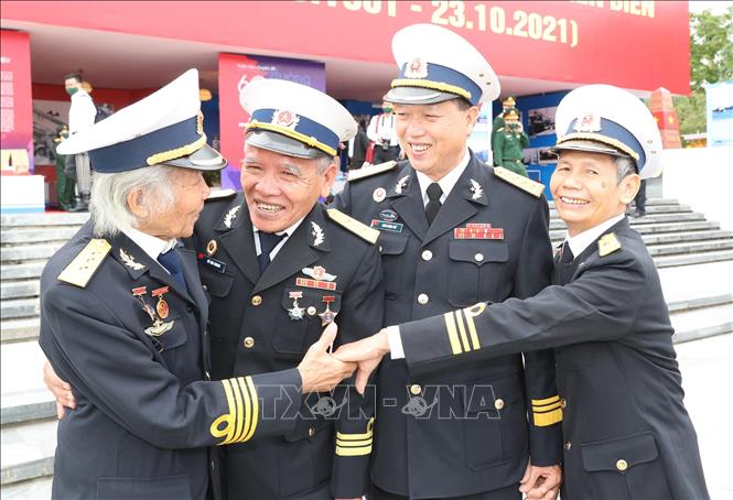 Các cựu chiến binh Hải quân về dự Lễ kỷ niệm. Ảnh: Trọng Đức/TTXVN
