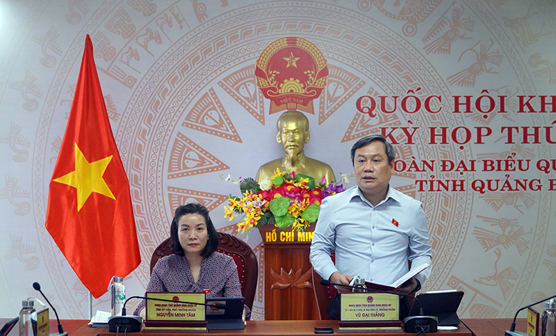 Đồng chí Bí thư Tỉnh ủy, Trưởng đoàn đại biểu Quốc hội tỉnh Vũ Đại Thắng điều hành phiên thảo luận