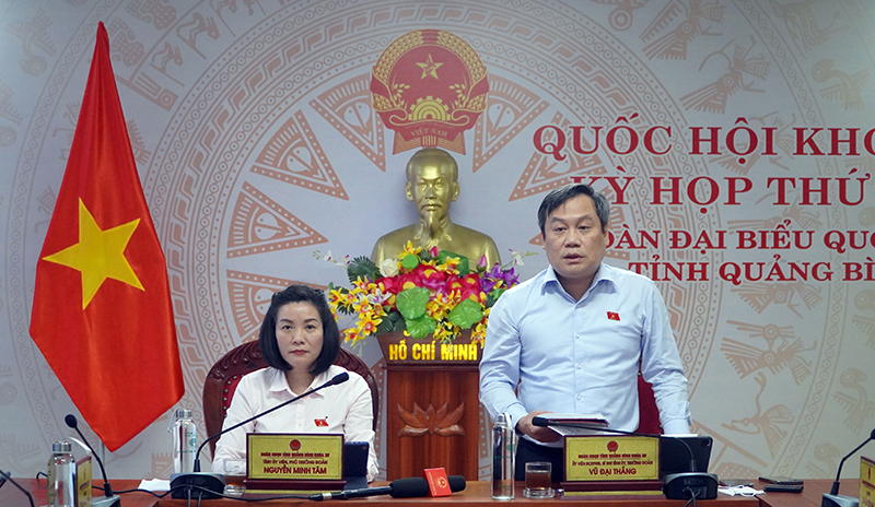 Đồng chí Bí thư Tỉnh ủy, Trưởng đoàn Đại biểu Quốc hội tỉnh điều hành phiên thảo luận