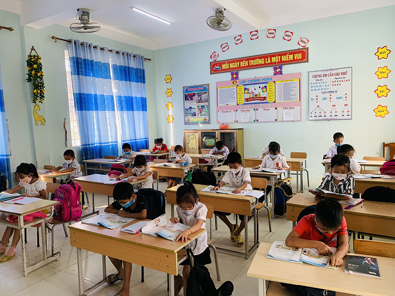  Việc giãn cách trong dạy học trực tiếp đang được các trường học chú trọng nhằm bảo đảm an toàn phòng, chống dịch Covid-19