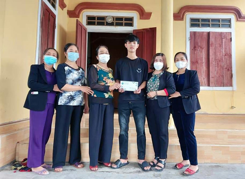 470 phần quà được phụ nữ huyện trao đến các hoàn cảnh khó khăn