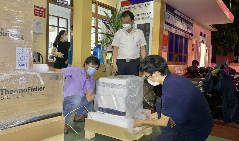 Được doanh nghiệp tài trợ, CDC lắp đặt máy xét nghiệm RT-PCR ngay trong đêm để kịp thời trả kết quả cho các địa phương chống dịch.