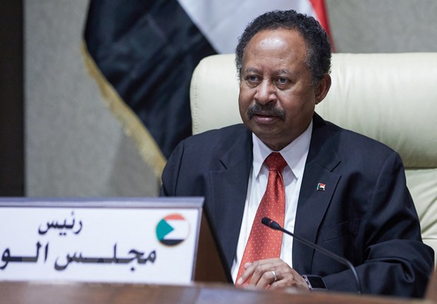  Thủ tướng Sudan Abdalla Hamdok chủ trì cuộc họp nội các tại thủ đô Khartoum ngày 18-10-2021. (Ảnh: AFP/TTXVN)