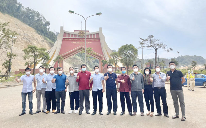 Trưa 25-10, đoàn công tác hỗ trợ tỉnh Khăm Muộn (nước bạn Lào) phòng, chống dịch Covid-19 đã về đến Cửa khẩu quốc tế Cha Lo.