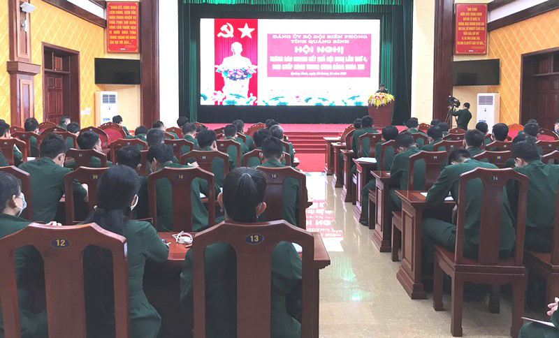 Cán bộ, chiến sĩ cơ quan Bộ Chỉ huy BĐBP tỉnh tham dựhội nghị thông báo nhanh kết quả Hội nghị Trung ương 4 (khoá XIII).