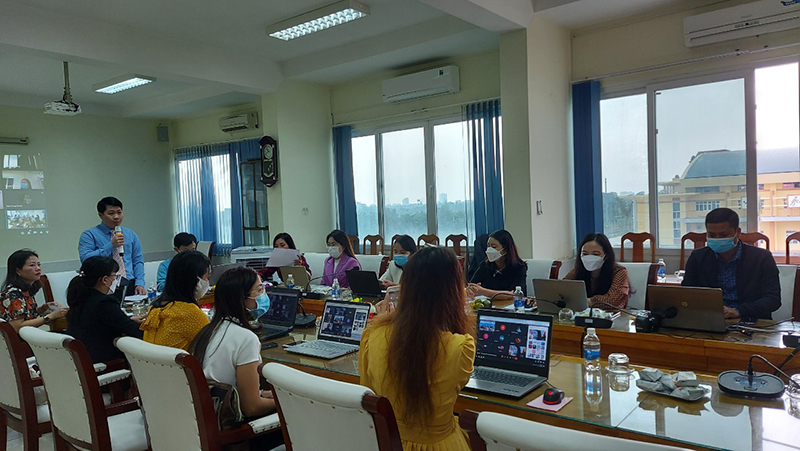 Các đại biểu dự hội thảo tại điểm cầu Trường Đại học Quảng Bình