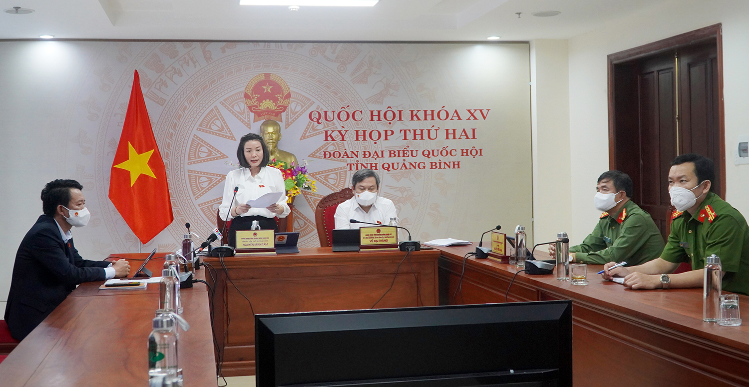 Toàn cảnh phiên họp tại điểm cầu Quảng Bình.