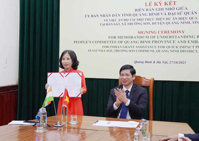 Tỉnh Quảng Bình ký kết trực tuyến biên bản ghi nhớ triển khai Dự án xây dựng hệ thống cung cấp nước sinh hoạt và xử lý vệ sinh môi trường tại khu tái định cư bản Sắt