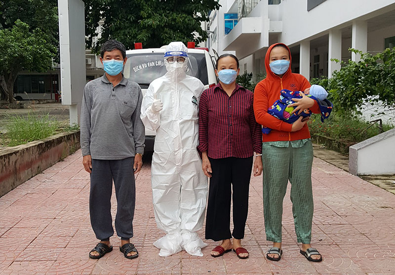 Với sự chăm sóc tận tình của các y bác sỹ và giữ tinh thần lạc quan, nhiều bệnh nhân Covid-19 đã sớm khỏi bệnh, được xuất viện.