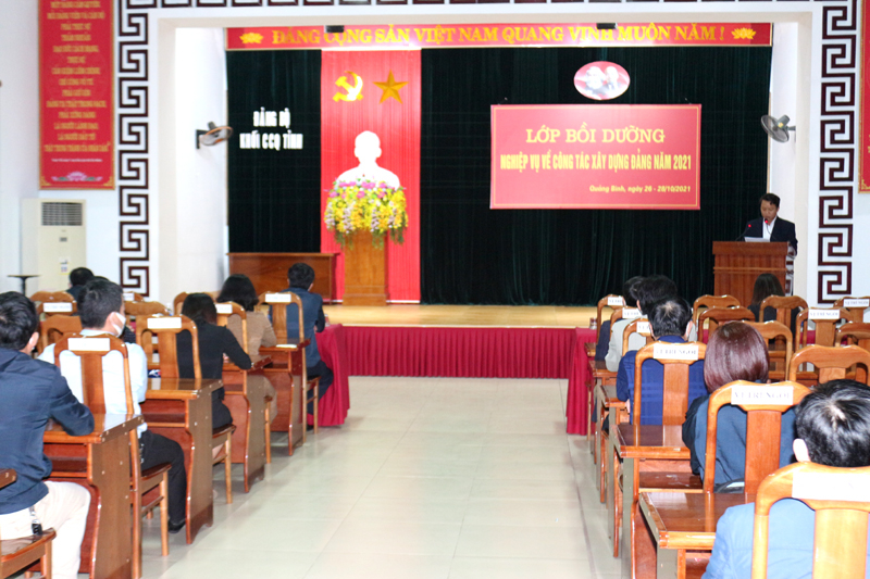 á họ viên tham gia lớp bồi dương.