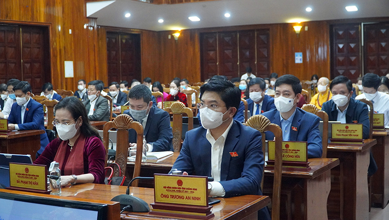 Các đại biểu dự kỳ họp.
