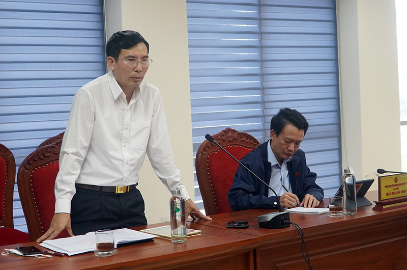 Đại biểu thảo luận tại phiên họp