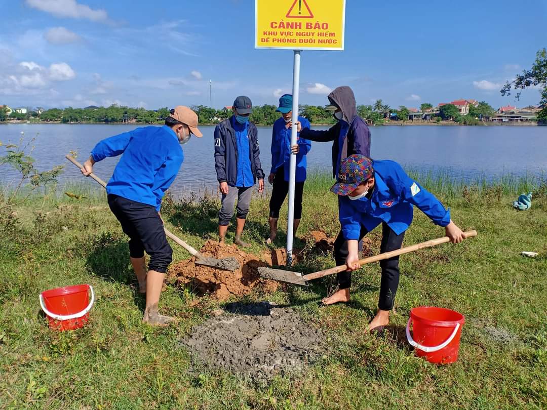 Lực lượng ĐVTN huyện Quảng Ninh xung kích, tình nguyện vì cộng đồng. 