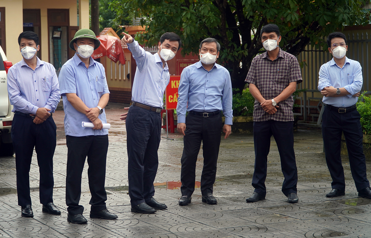 Đồng chí Bí thư Tỉnh ủy kiểm tra cơ sở điều trị bệnh nhân Covid-19 tại Bệnh viện đa khoa huyện Minh Hóa.