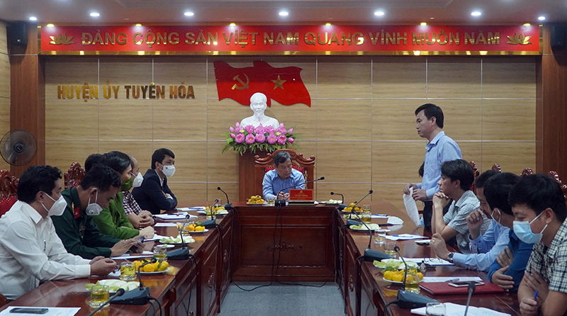 Đồng chí Nguyễn Đức Cường, Tỉnh ủy viên, Giám đốc Sở Y tế phát biểu tại buổi làm việc.