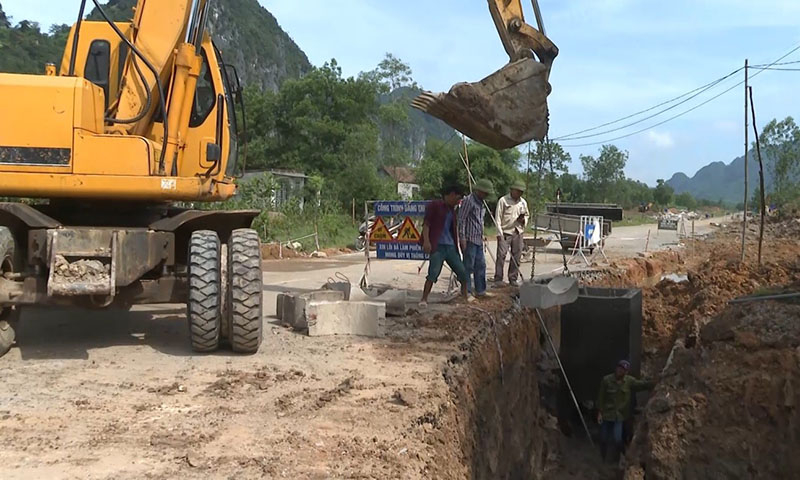 Huyện Minh Hóa đẩy nhanh tiến độ các công trình giao thông.