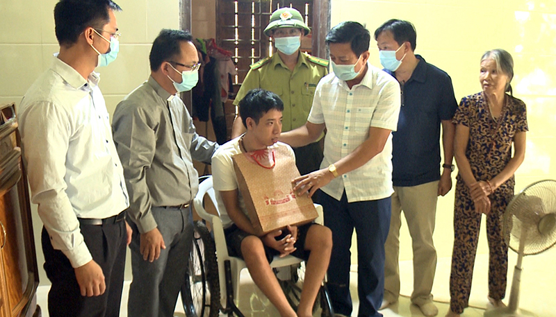 Lãnh đạo Vườn QG PN-KB thăm, chia sẻ khó khăn với bà con vùng giáo.