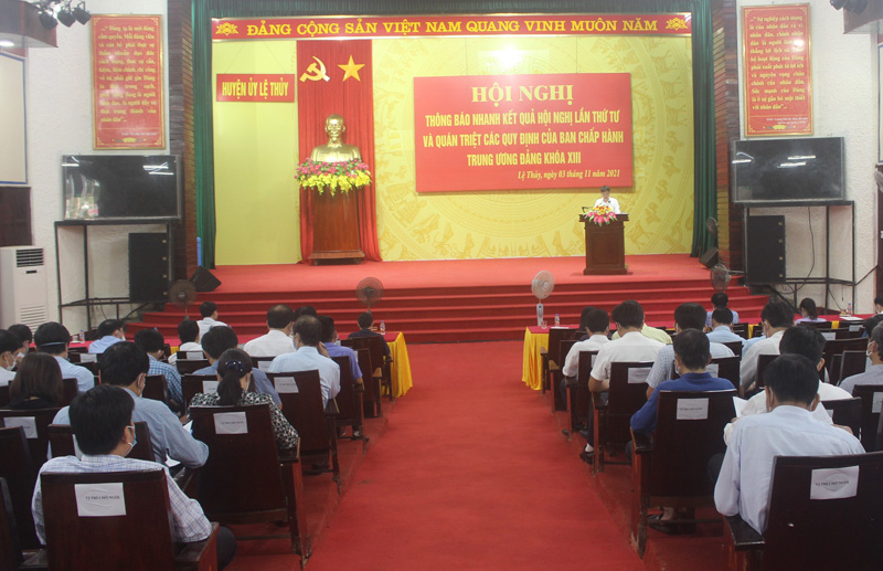 Các đại biểu dự hội nghị.