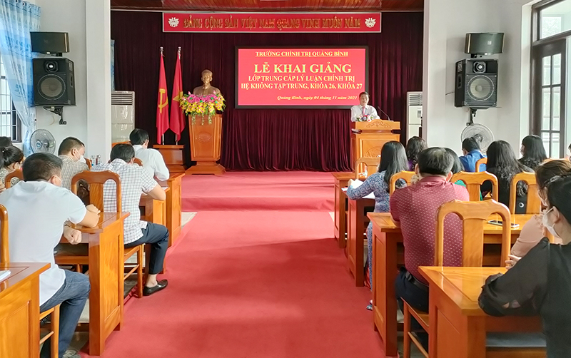  Toàn cảnh lễ khai giảng các khóa học.