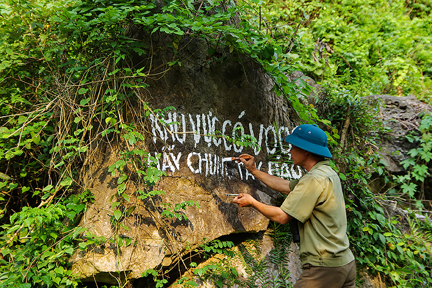 Tuyên truyền bảo vệ đàn Voọc gáy trắng.