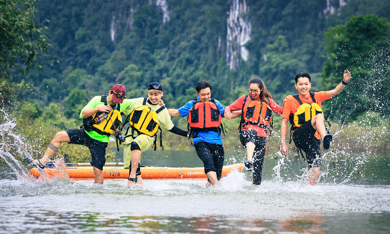 Các travel blogger, KOLs du lịch hàng đầu hào hứng đến Quảng Bình vào mùa mưa sau thời gian dài giãn cách. (Ảnh: Ngô Trần Hải An)
