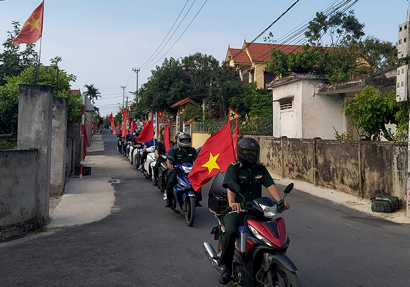 Đồn Biên phòng Nhật Lệ phối hợp với các tổ chức đoàn thể tuyên truyền pháp luật cho ngư dân phường Hải Thành, TP. Đồng Hới.