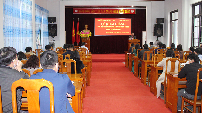  Toàn cảnh lễ khai giảng.