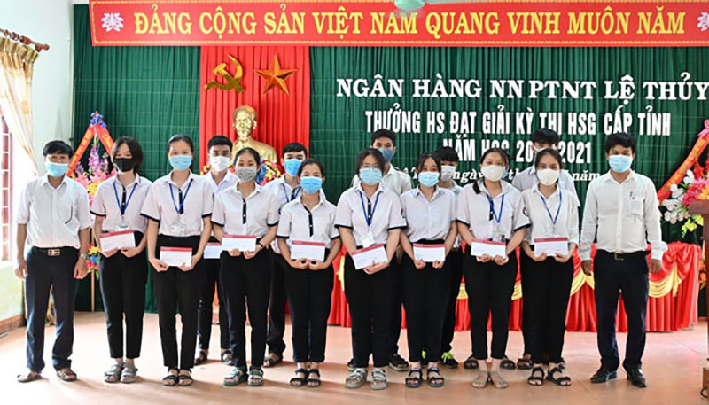 Trường THPT Lệ Thủy là đơn vị gặt hái nhiều thành trong công tác bồi dưỡng HS giỏi.