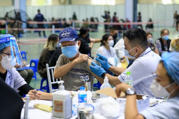  Tiêm vaccine được xác định là biện pháp bền vững nhất và nó mang tính hiệu quả. (Ảnh: Thành Đạt/TTXVN)