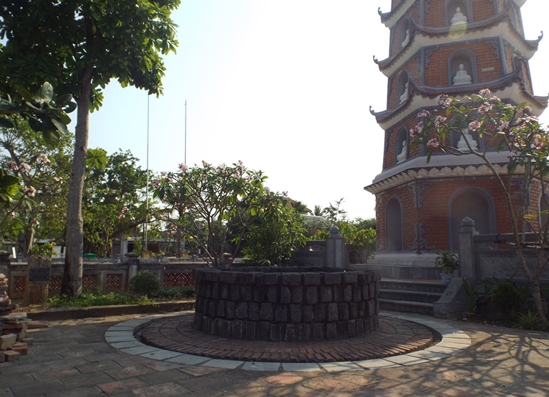Giếng chùa Hoằng Phúc ở thôn Thuận Trạch, xã Mỹ Thủy (Lệ Thủy).
