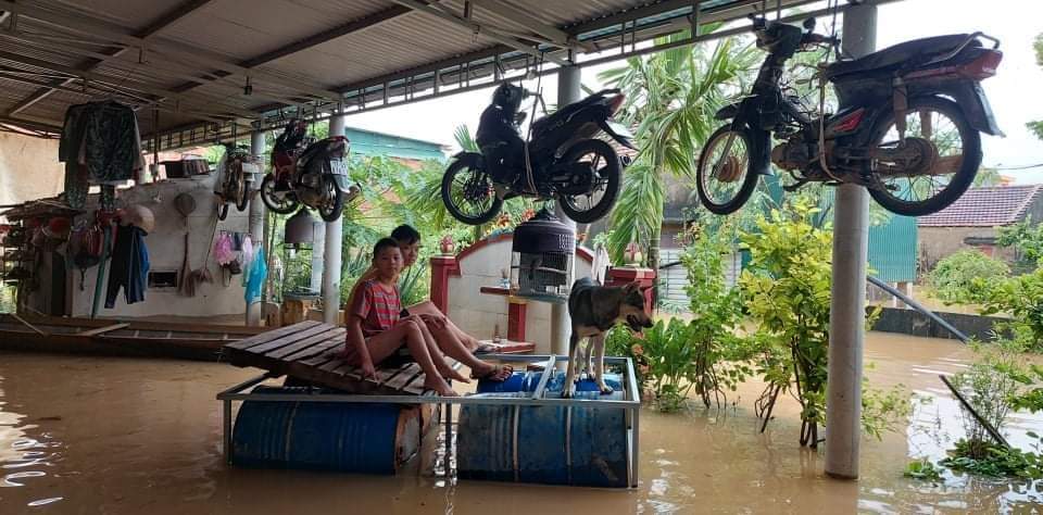 Những sáng kiến trong mùa lũ của người dân xã Tân Ninh làm giảm thiểu thiệt hại. 